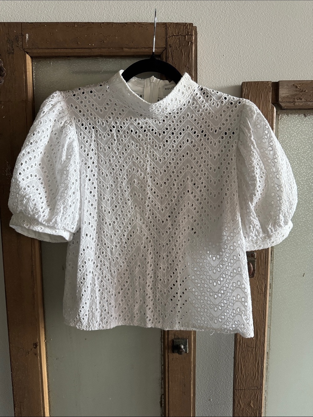 Molly Bracken White Eyelet Puff-Sleeve Blouse